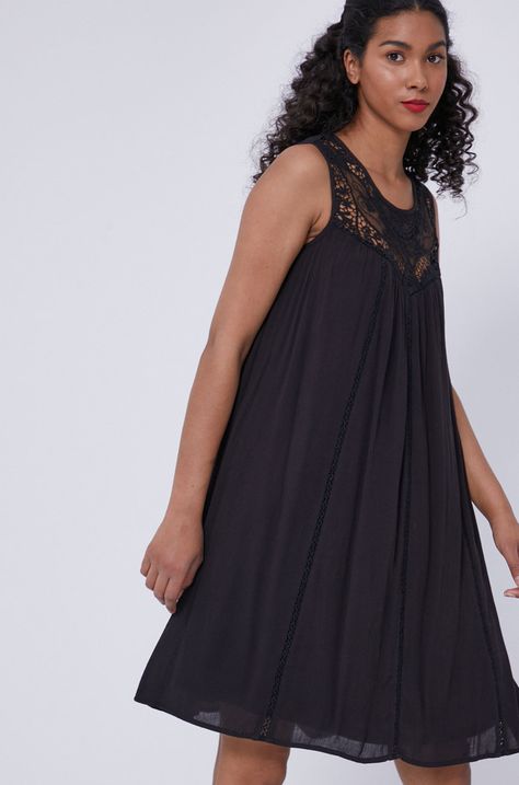 Sukienka damska z wiskozy z koronkową wstawką czarna