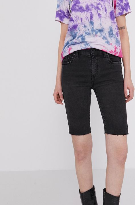 Jeansowe szorty damskie z ozdobnymi wystrzępieniami czarne