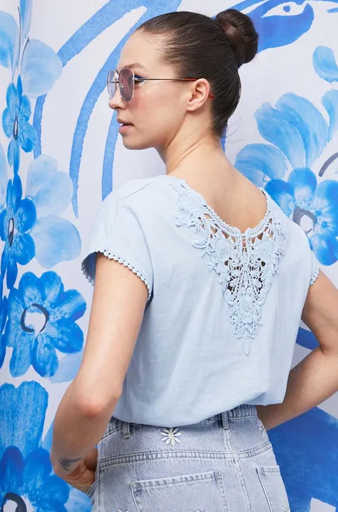 T-shirt bawełniany damski z ozdobną aplikacją z koronki kolor niebieski