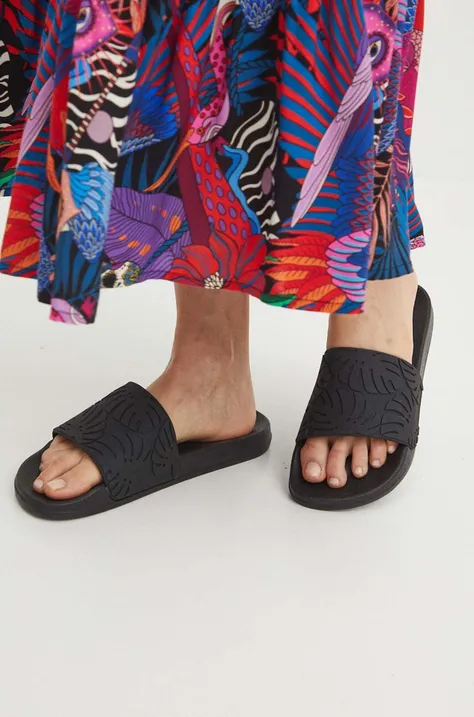Pantofle dámské s reliéfním vzorem černá barva