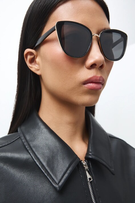 Slnečné okuliare  čierna farba