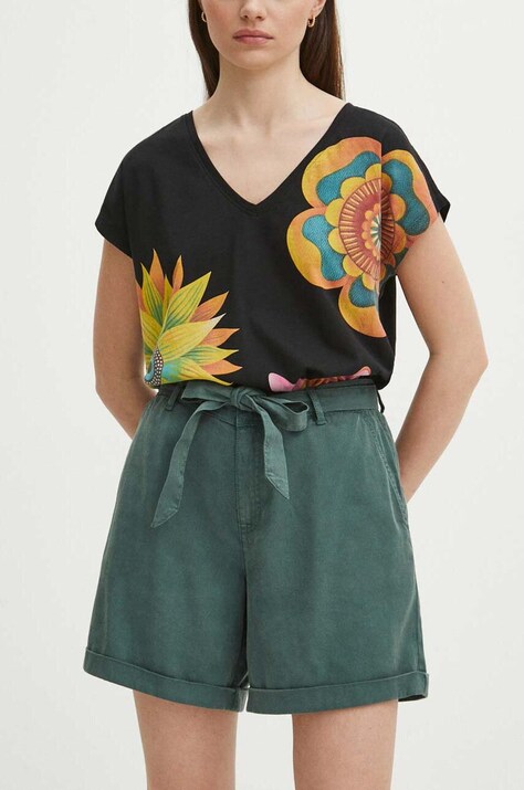 Къс панталон Medicine в зелено с изчистен дизайн с висока талия