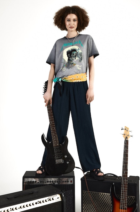 T-shirt bawełniany damski z nadrukiem Metallica kolor szary