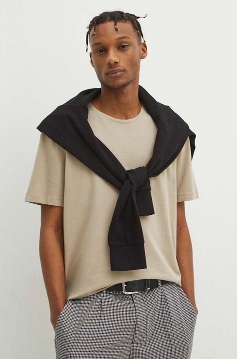 Bavlněné tričko pánské s elastanem jednobarevné béžová barva