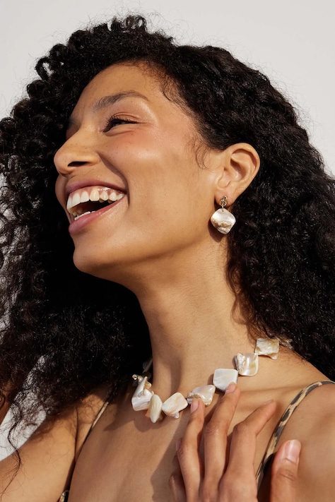 Náušnice dámské s mušlí bílá barva