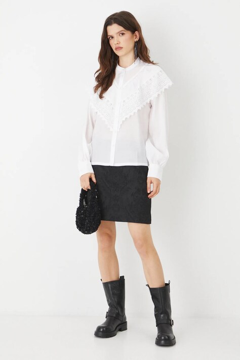 Блуза Medicine в бяло с апликация