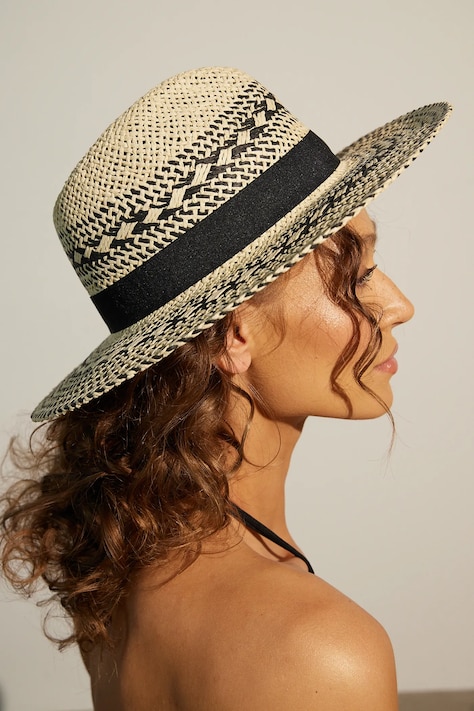 Kapelusz damski z ozdobną aplikacją kolor multicolor