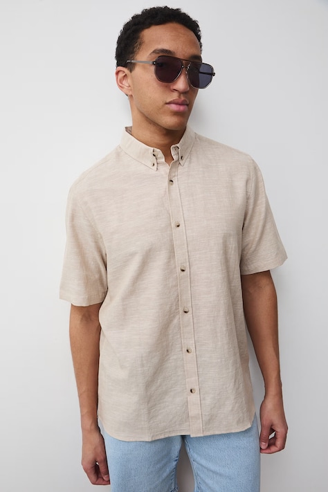 Medicine camasa de in culoarea bej, cu guler button-down, regular