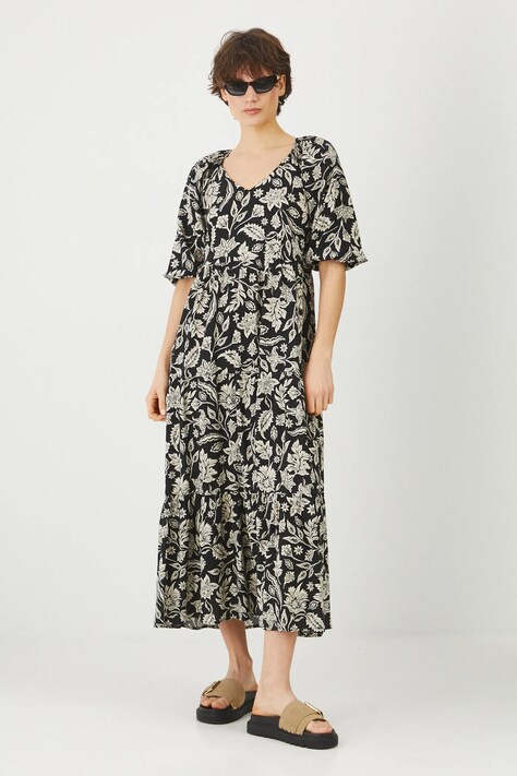 Рокля Medicine в черно дълга с уголемена кройка