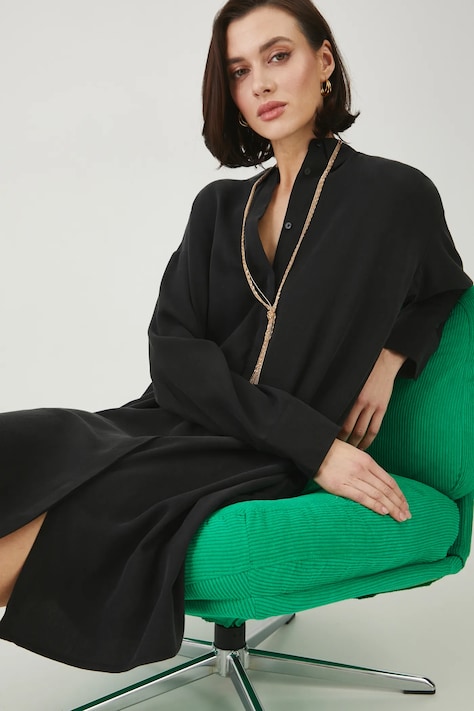 Рокля Medicine в черно среднодълга със стандартна кройка