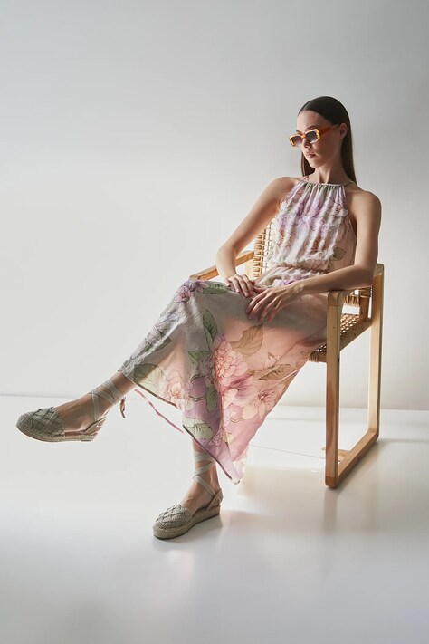 Sukienka damska maxi w kwiaty kolor multicolor