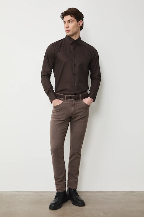 Medicine koszula męska kolor brązowy slim z kołnierzykiem klasycznym