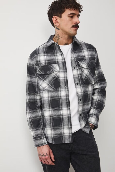 Medicine koszula bawełniana męska kolor czarny relaxed z kołnierzykiem klasycznym