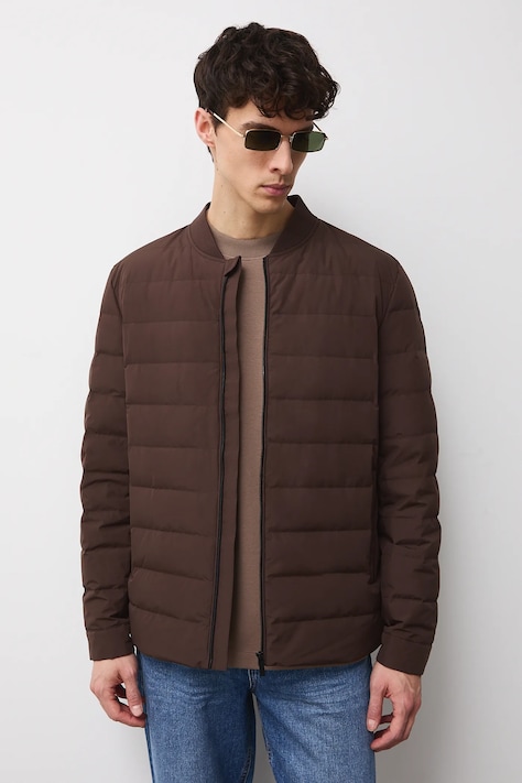 Páperová bunda prešívaná hnedá farba RS26-KUM114