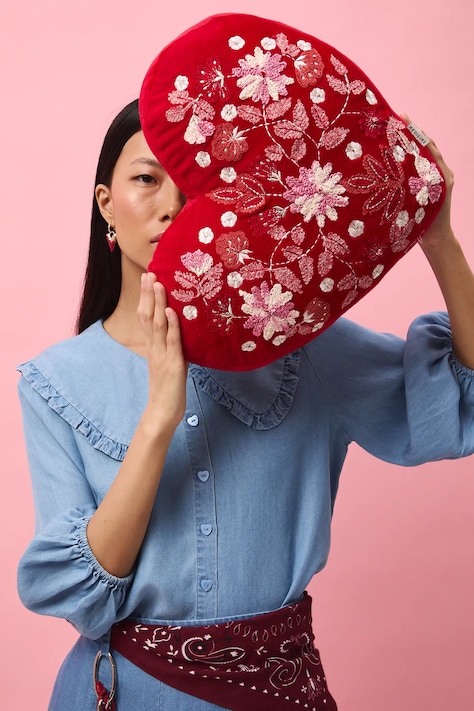 Poduszka dekoracyjna z kolekcji Valentine’s Day kolor czerwony RS26-PSU202