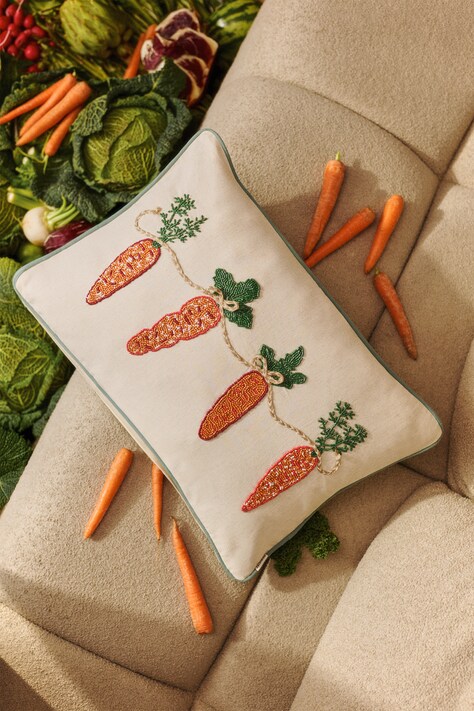 Декоративна наволочка для подушки Medicine колір бежевий