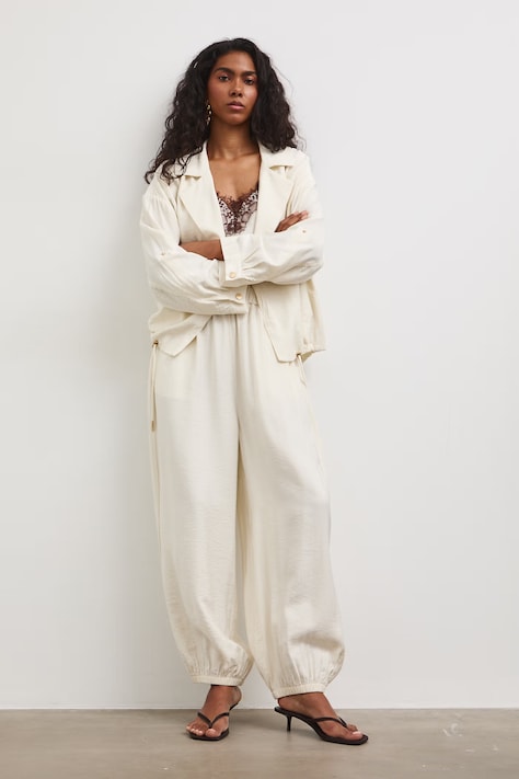 Spodnie slouchy damskie z wiskozą beżowe regular waist RS26-SPD908