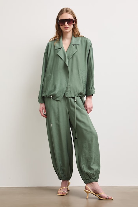 Spodnie slouchy damskie z wiskozą zielone regular waist RS26-SPD908