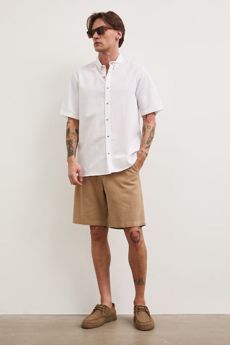 Szorty chino męskie z lyocellem beżowe regular waist RS26-SZM802