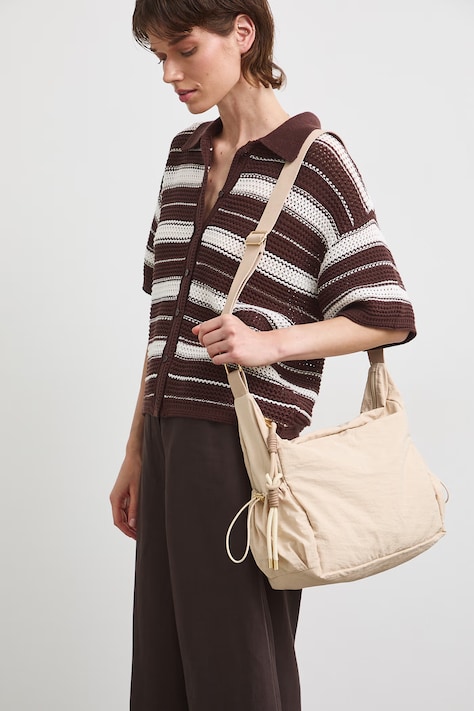 Torebka crossbody damska z brelokiem beżowa RS26-TOD808