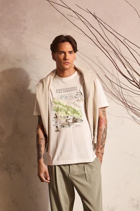 T-shirt męski bawełniany z kolekcji Bieszczadzki Park Narodowy x Medicine beżowy RS26-TSM856