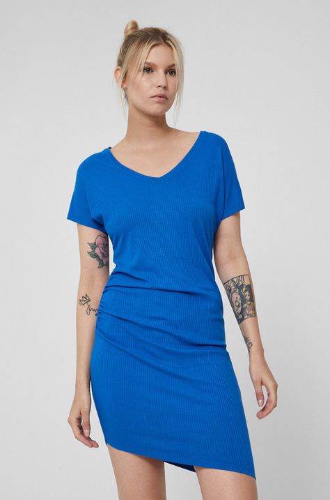 Asymetryczna sukienka damska z marszczeniami niebieska