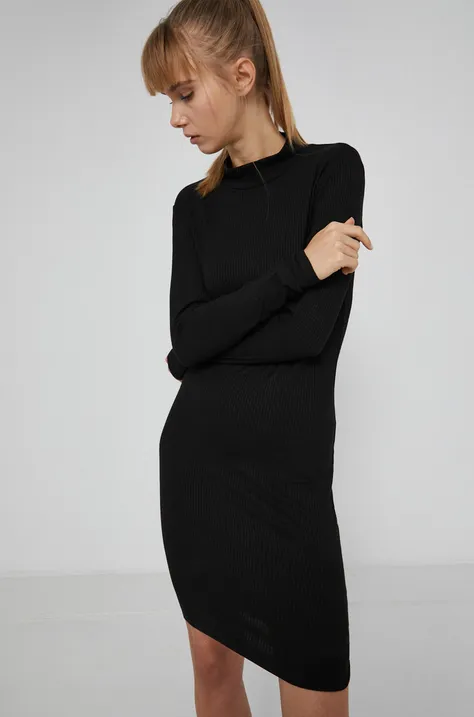 Sukienka z prążkowanej tkaniny damska czarna