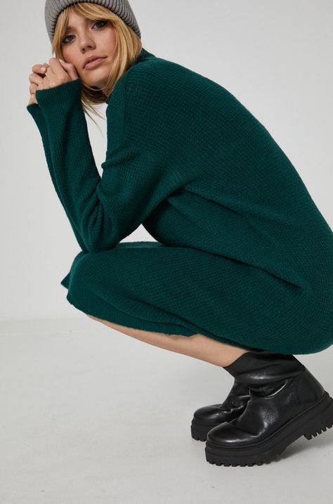 Sweter damski z półgolfem zielony