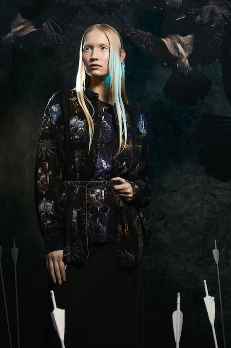 Риза Medicine дамска в черно със свободна кройка с класическа яка