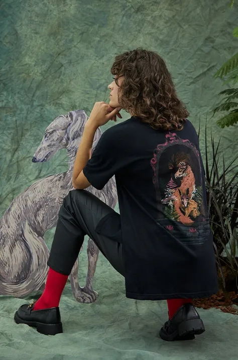 Bavlnené tričko dámske z kolekcie Grafický atlas zvierat čierna farba