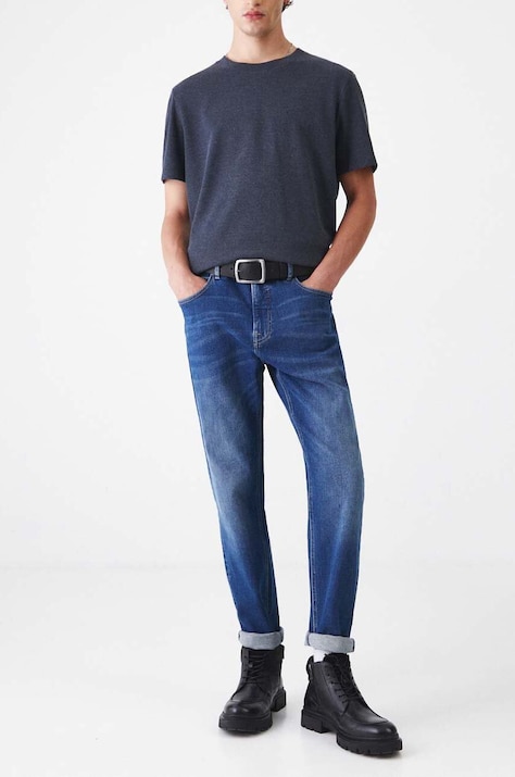 Medicine farmer férfi