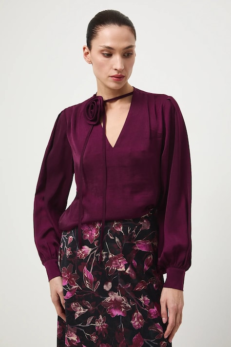 Blúzka s ozdobou v tvare kvetu fialová farba RW25-BDDA02