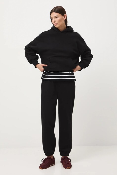 Суичър Medicine в черно с качулка с изчистен дизайн