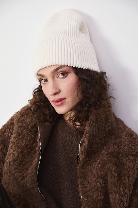 Czapka damska beanie prążkowana kolor beżowy RW25-CDD052