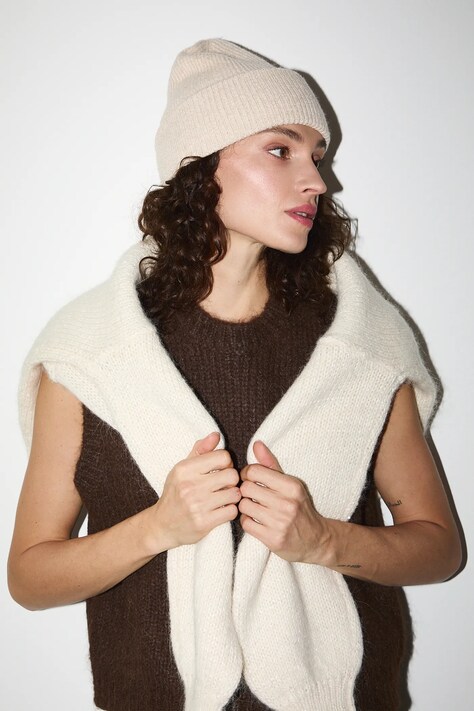 Czapka z domieszką wełny damska melanżowa kolor beżowy RW25-CDD914