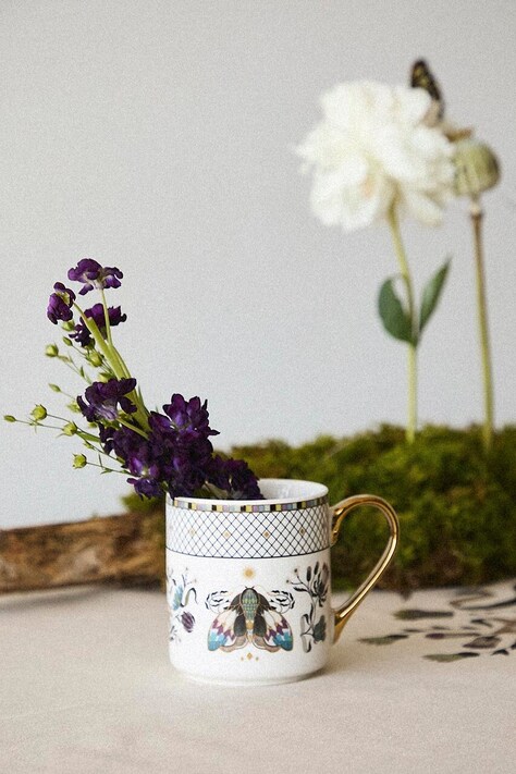 Kubek porcelanowy z ozdobnym wzorem kolor multicolor RW25-KBU404
