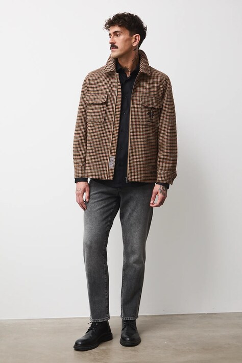 Яке Medicine в кафяво преходен модел