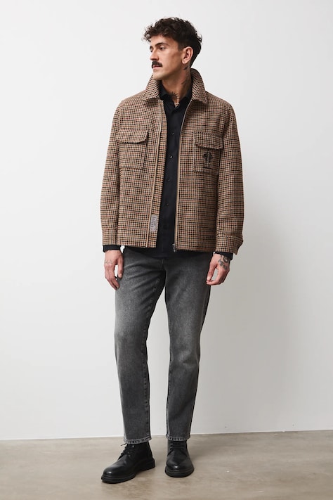 Яке Medicine в кафяво преходен модел