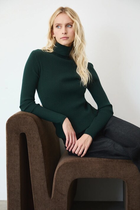 Medicine sweter damski kolor zielony lekki z golfem