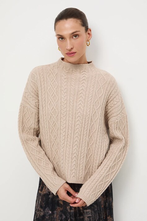 Sweter damski z warkoczowym splotem kolor beżowy RW25-SWD817