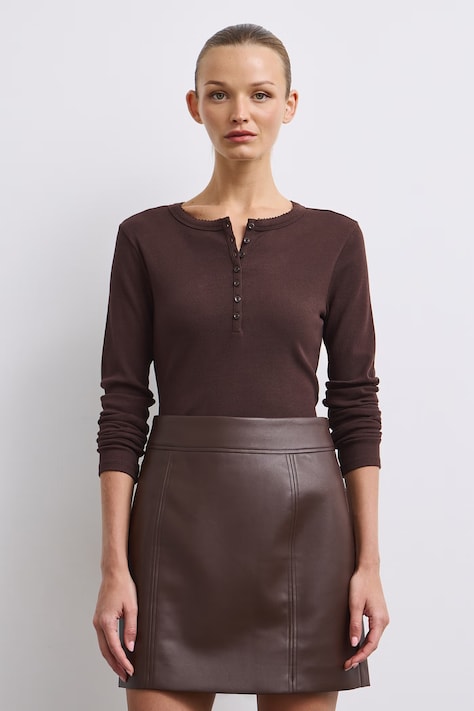 Longsleeve damski bawełniany z elastanem w prążki brązowy RW26-BUD053