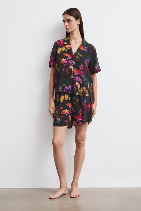 Piżama damska z wiskozy z motywem roślinnym czarna RW26-PJD501