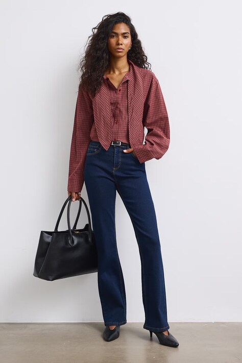 Jeansy flare damskie z efektem sprania granatowe RW26-SJD501