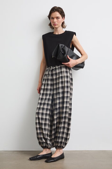 Nohavice dámske regular waist s kockovaným vzorom viacfarebné RW26-SPD404