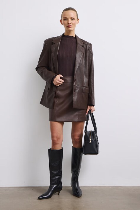 Sweter damski z wiskozą ażurowy brązowy RW26-SWD050