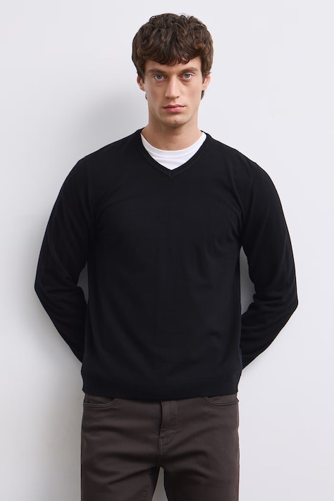 Sweter męski z dodatkiem wełny gładki czarny RW26-SWM062