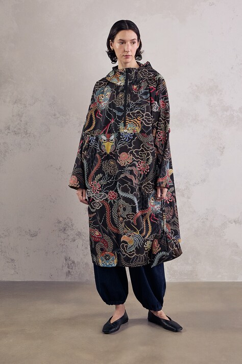 Płaszcz przeciwdeszczowy damski z kolekcji Mythical Creatures czarny RW26-SYD250