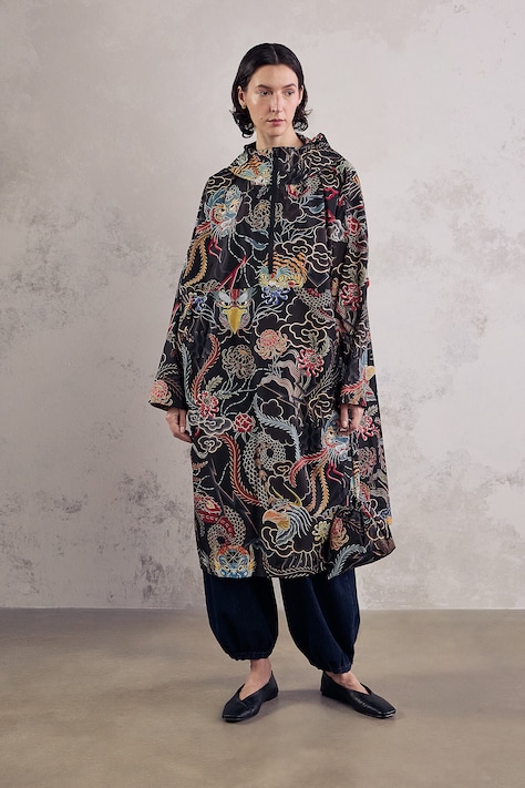 Płaszcz przeciwdeszczowy damski z kolekcji Mythical Creatures czarny RW26-SYD250