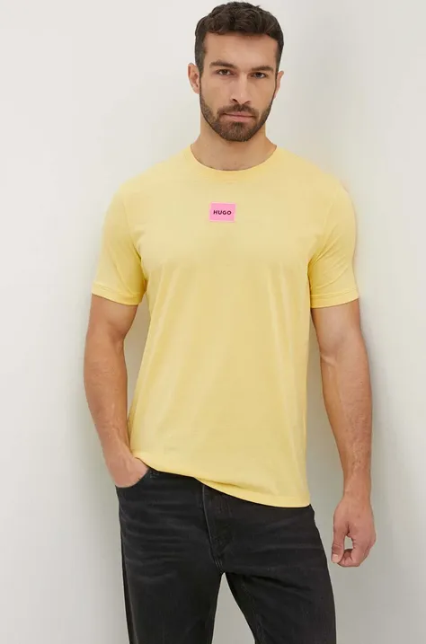 Хлопковая футболка HUGO мужской цвет жёлтый с аппликацией