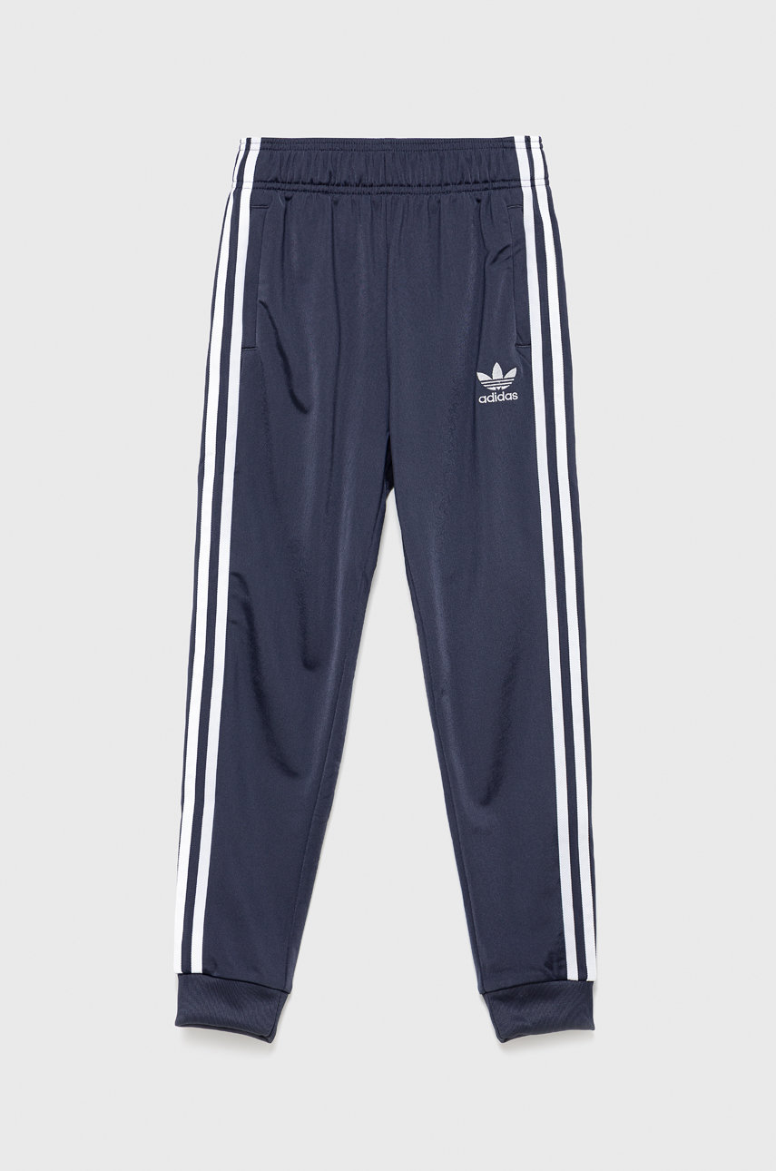 Detské tepláky adidas Originals HD2045 tmavomodrá farba, s nášivkou